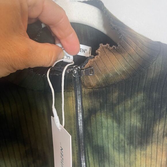 Cotton Citizen × REVOLVE Ibiza Turtleneck in Desert Mirage
New XS - Picture 6 of 6